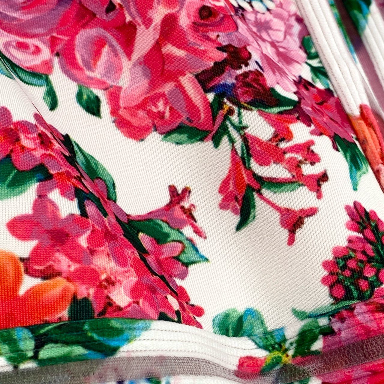 81h7 TADASHI SHOJI タダシショージ ノースリーブワンピース 膝丈ワンピース 花柄 バラ タイトスカート 0 ホワイト マルチカラー レディースk02i