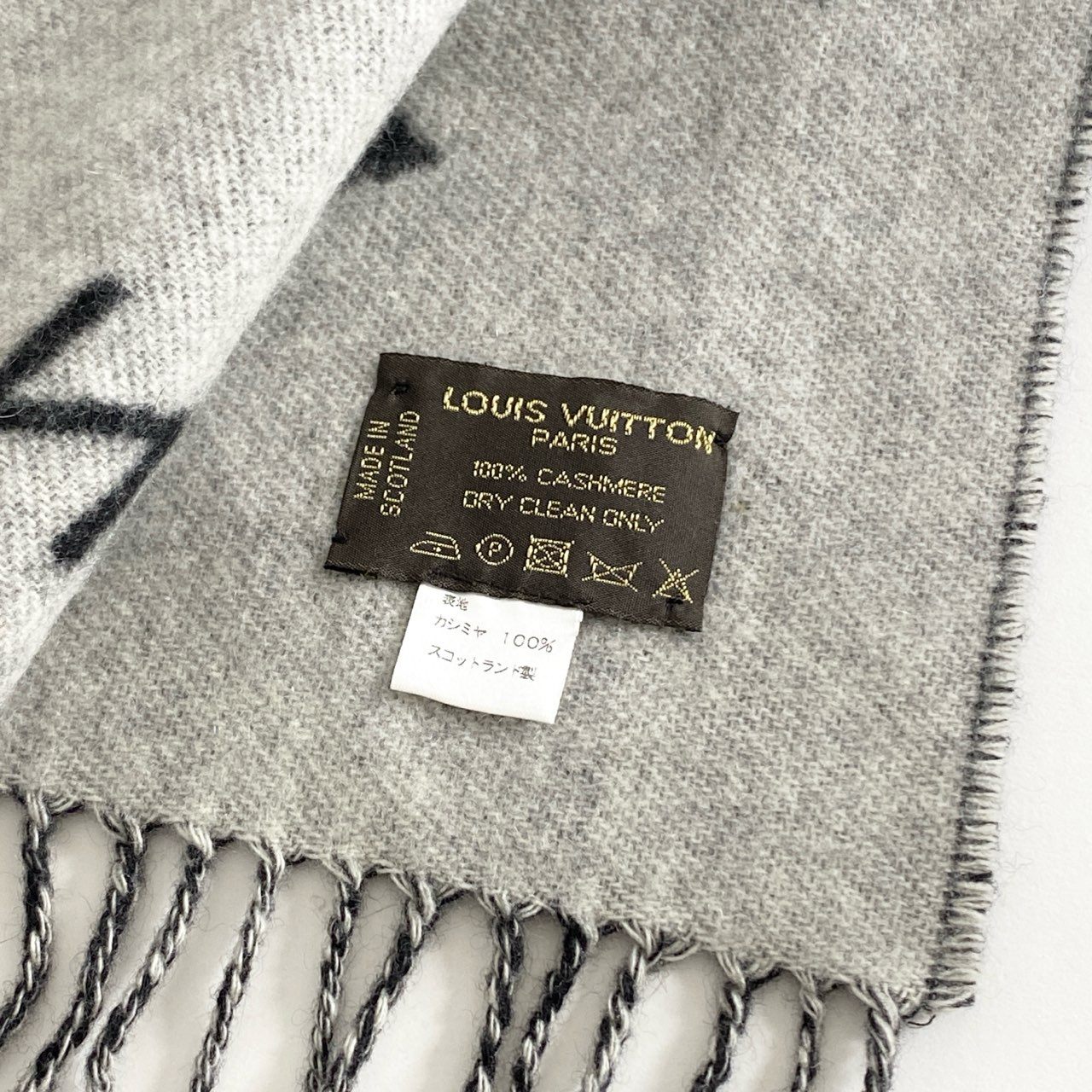 h30-3 スコットランド製 LOUIS VUITTON ルイヴィトン モノグラム 総カシミア マフラー ストール 小物 グレー×ブラック カシミヤ100%