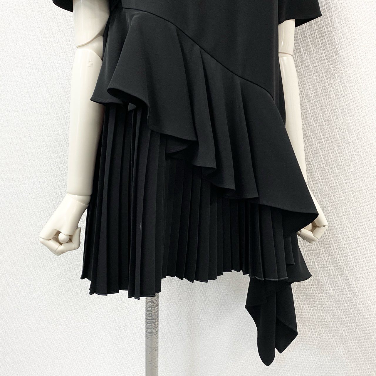 4c28 【美品】 ADEAM アディアム チュニック トップス アシンメトリー 半袖カットソー 半袖ブラウス プリーツ 裾フレア 39163 0 ブラック ポリエステル