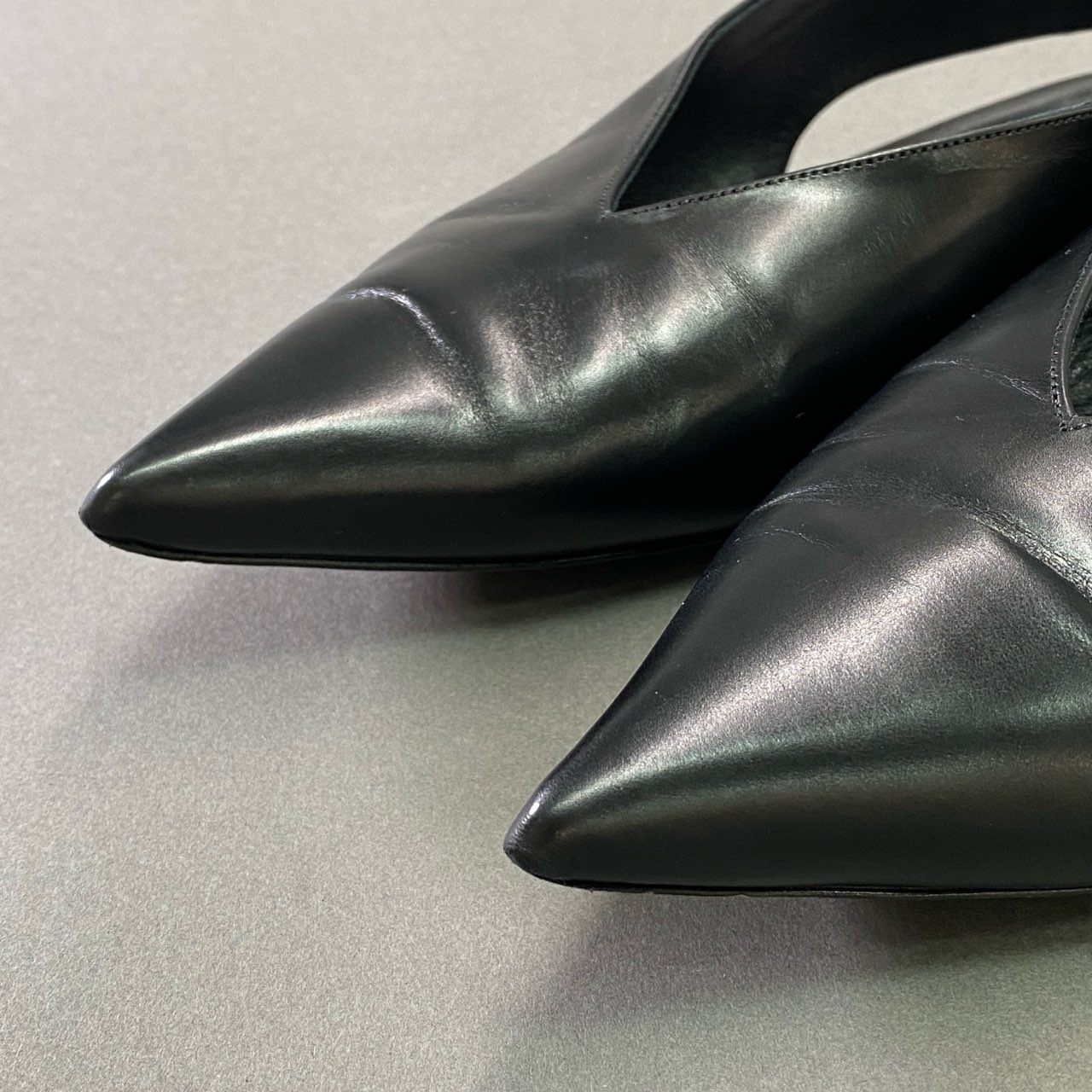 3d14 CELINE セリーヌ エッセンシャル Vネック ポインテッドトゥ フラットパンプス シューズ スリングバック イタリア製 37 ブラック レザー