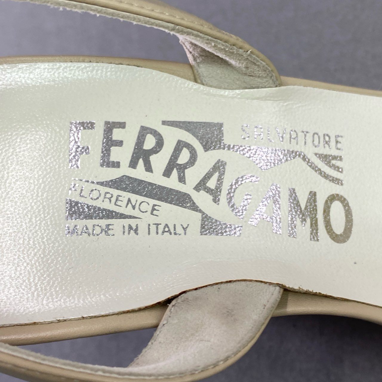 8e18 《美品》 Salvatore Ferragamo サルヴァトーレ フェラガモ 編み込み レザー ヒールサンダル 4 1/2 ベージュ leather シューズ イタリア製 夏