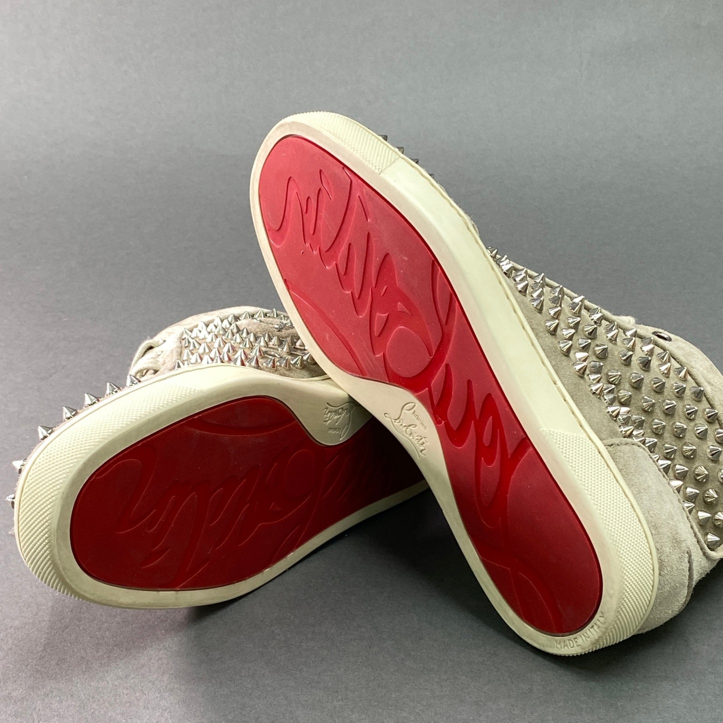 g29《極美品》 Christian Louboutin クリスチャンルブタン LOUIS WOMAN FLAT VEAU スタッズ スニーカー 36 ベージュ スエードレザー シューズ 箱有t18r
