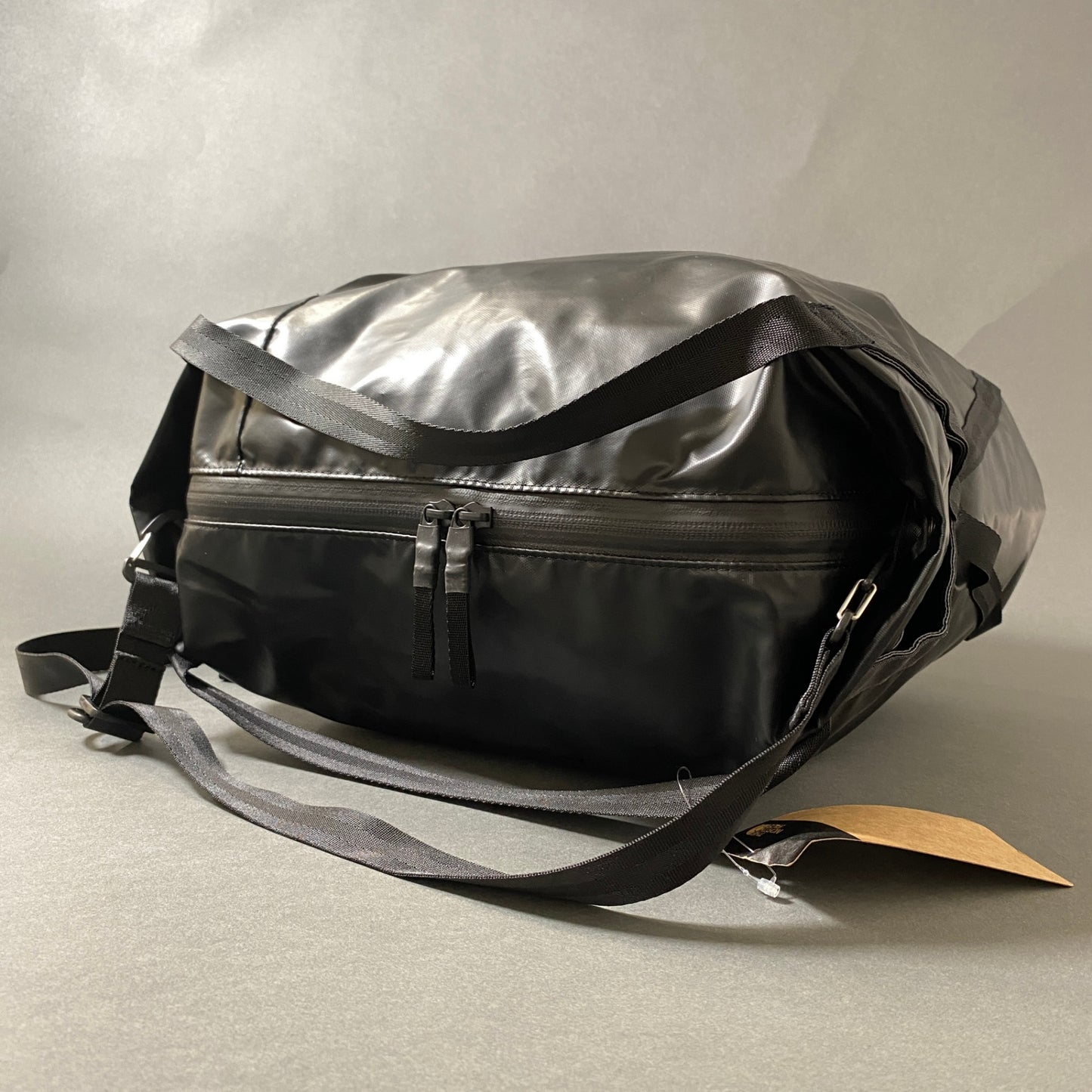 Af26 《未使用保管品》 THE NORTH FACE ザノースフェイス Mimic Shoulder M ミミックショルダーバッグ NM82302 ブラック 23L 2WAY 防水性◎ ユニセックス タグ付き