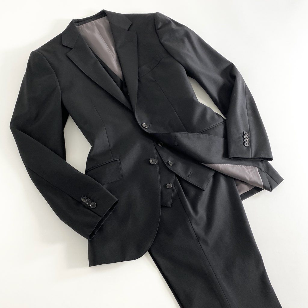 45f12-2 《美品》 KASHIYAMA オンワード樫山 2ボタン シングルスーツ セットアップ 3ピーススーツ 2022年製造 無地 冠婚葬祭 サイズS相当 ブラック メンズ 男性用