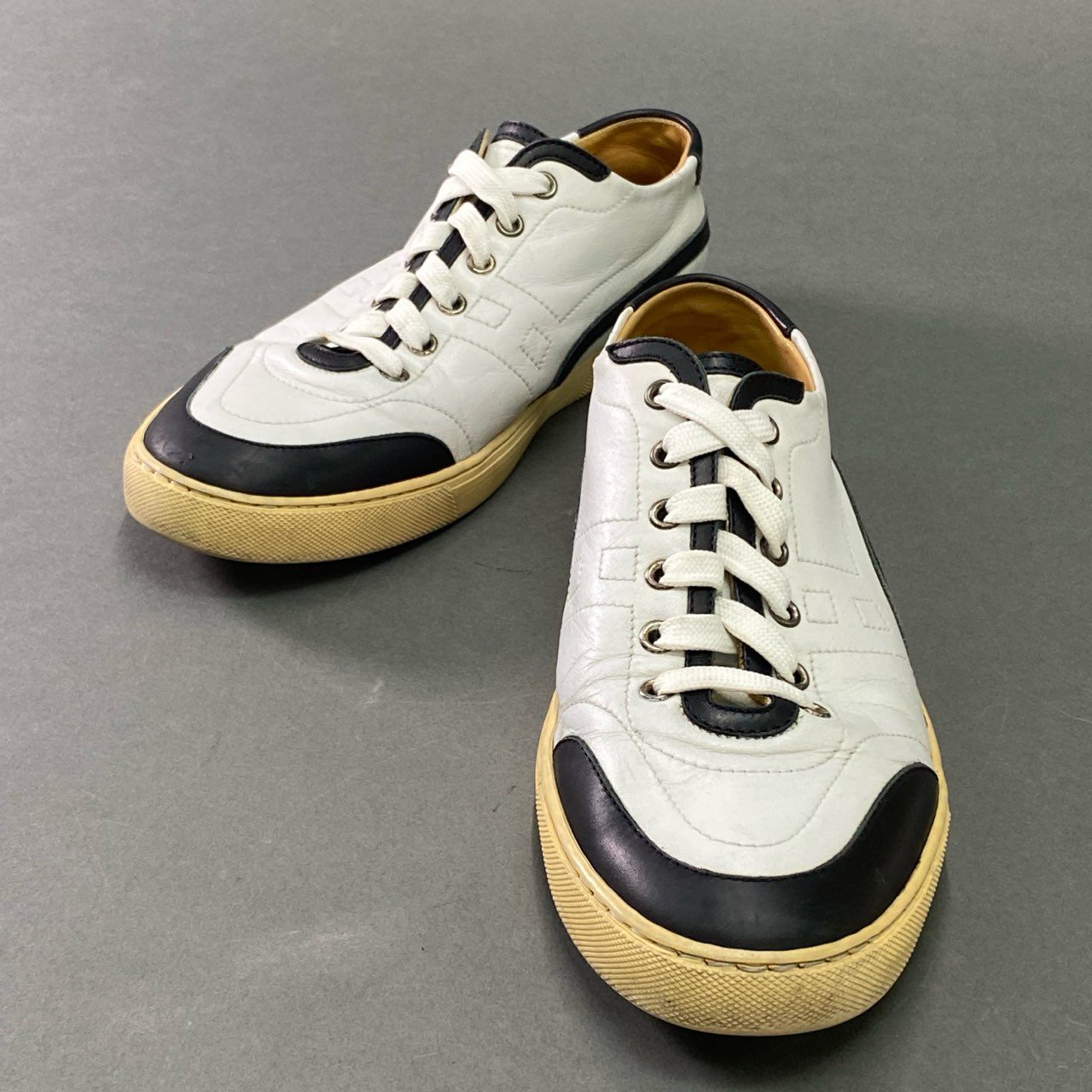 3b7 HERMES エルメス ローカットスニーカー レザースニーカー Hロゴ バイカラー leather 40 ホワイト ブラック レザー