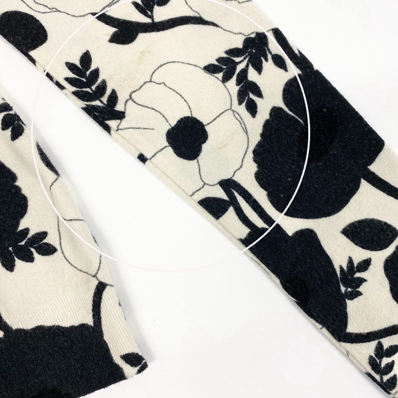 31k2 Blumarine ブルマリン イタリア製 長袖ニットカーディガン 花柄プリント ビジュー スパンコール 38 ホワイト ブラック レディースo07t