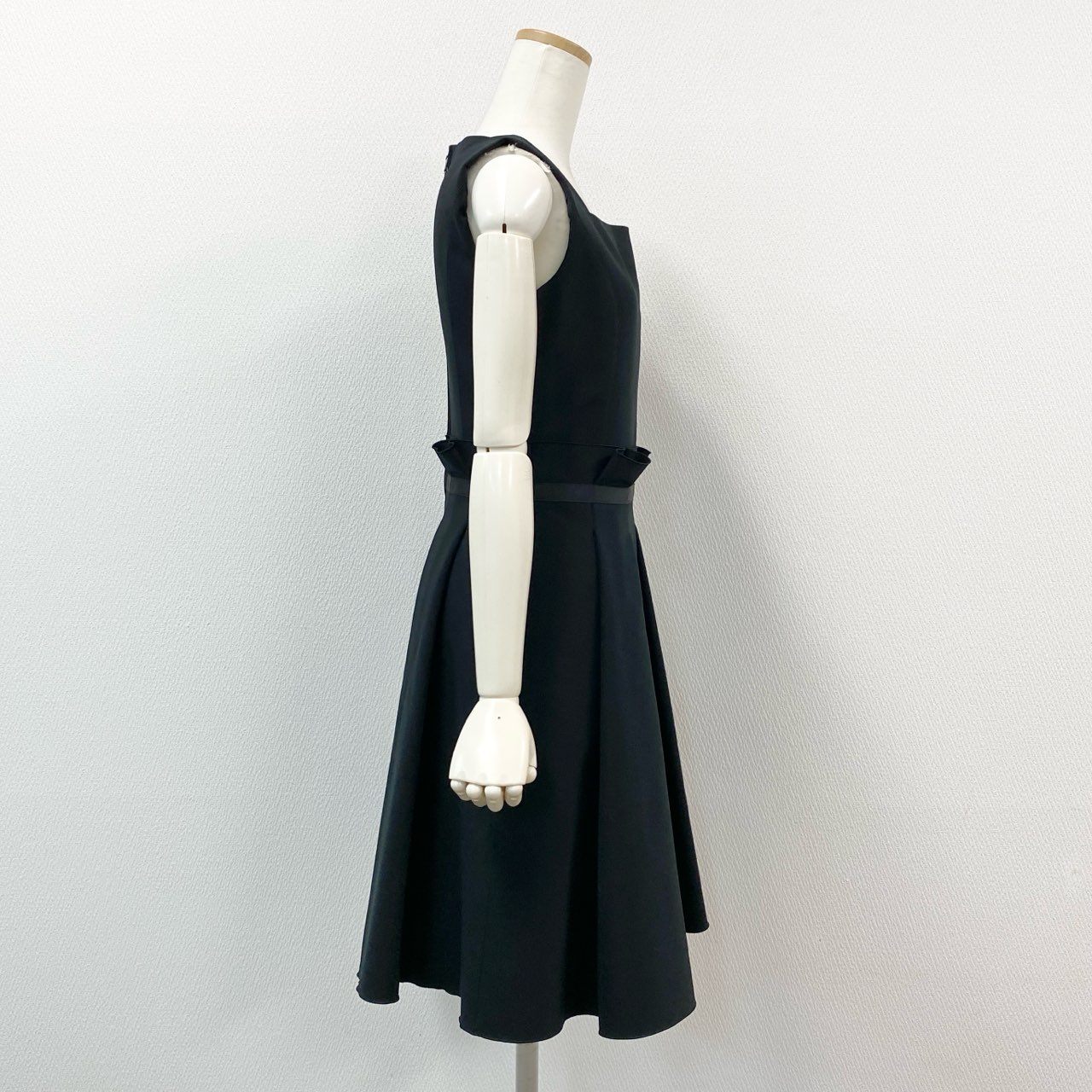 81h7《美品》 FOXEY NEW YORK フォクシーニューヨーク Little Roots Dress ノースリーブワンピース ドレス フレアスカート 日本製 スクエアネック 34022 38 ブラック レディースo07t