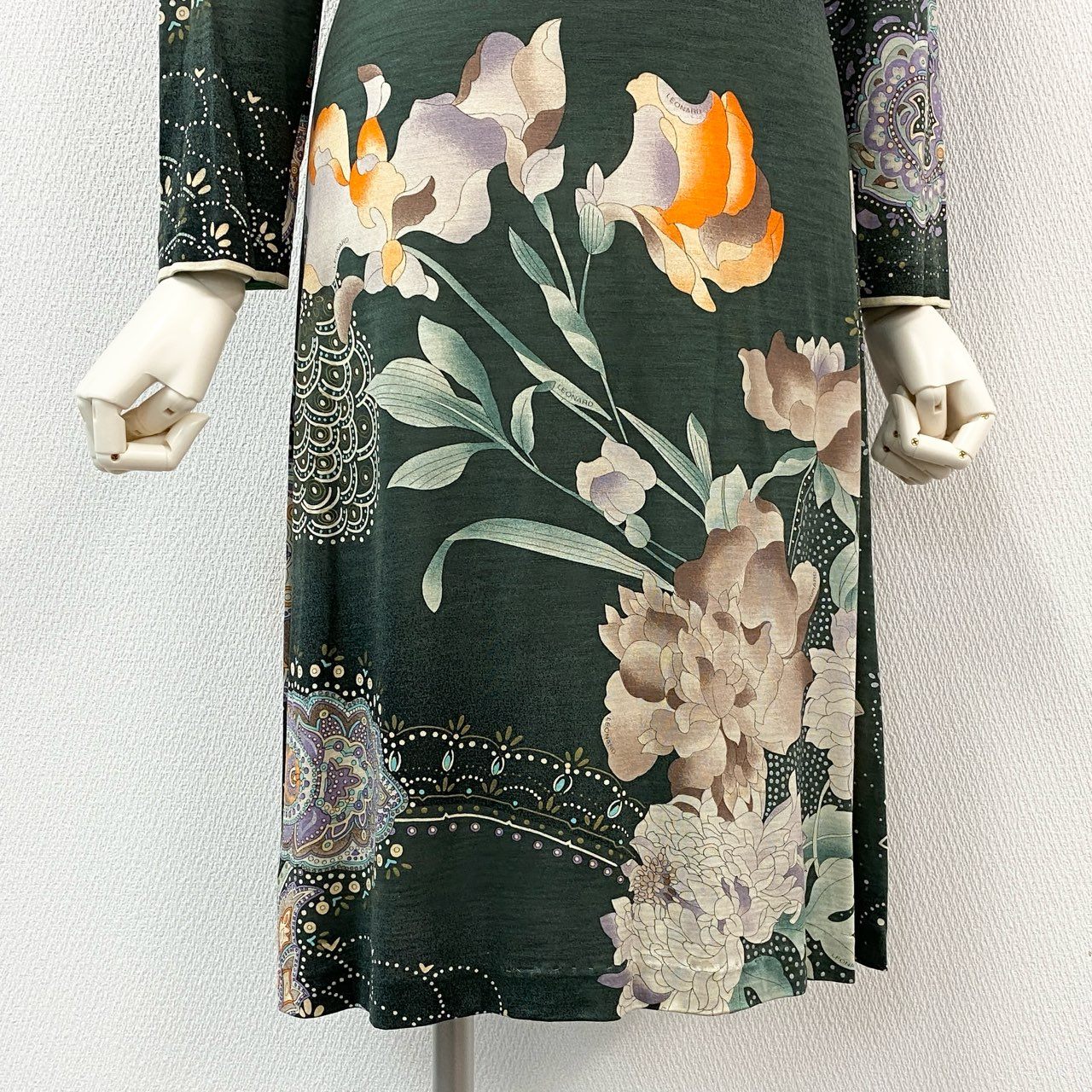 85i12 LEONARD レオナール 長袖ワンピース 総柄 薄手ワンピース 花柄 ペイズリー柄 シルク混紡 レディース 女性用 0340110 M グリーン系u02t