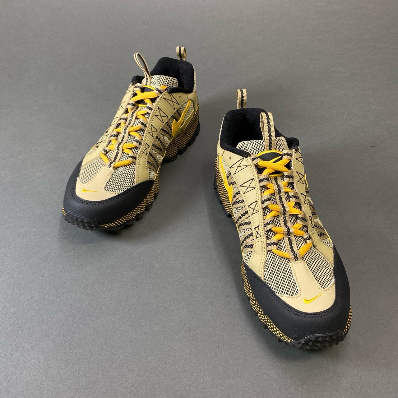 1h1 NIKE ナイキ AIR HUMARA エア フラマ ローカットスニーカー シューズ FJ7098-700 26.5 イエロー系 メンズt18r