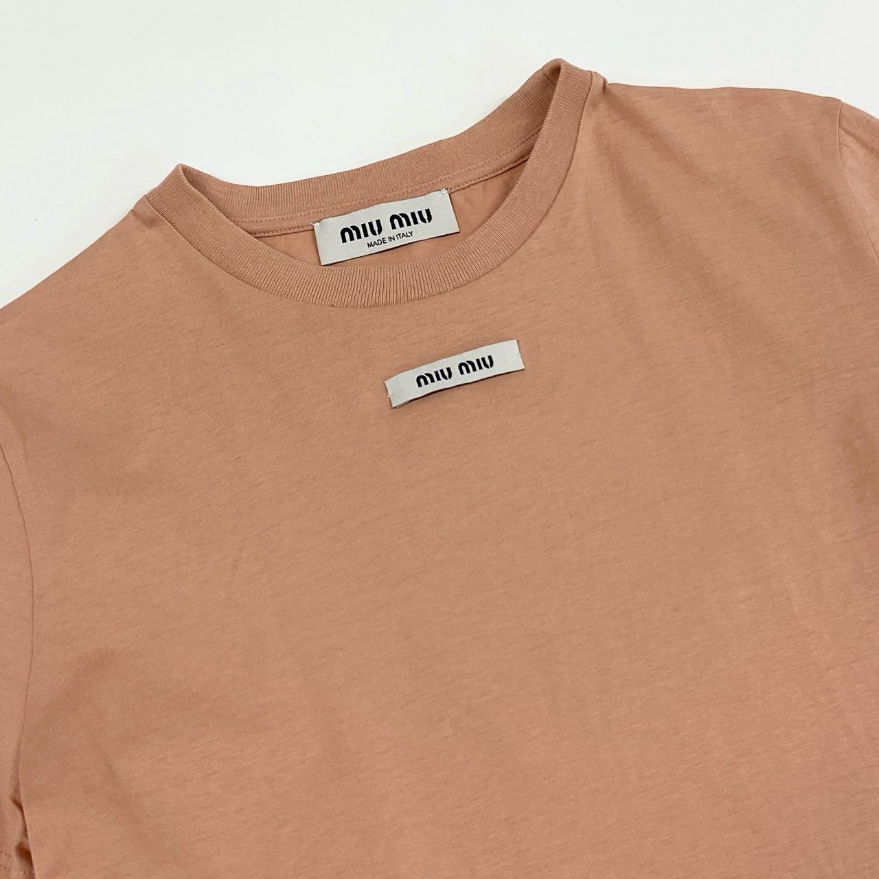 49l6 定価¥97,900 miumiu ミュウミュウ 2023年 フロントロゴ コットン Tシャツ XS ピンクベージュ カットソー TEE イタリア製