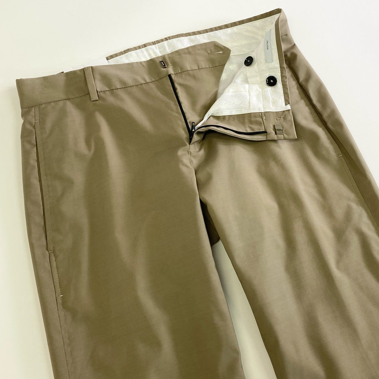 68j10 ⑩《未使用》 PT TORINO ピーティートリノ Active EPSILON ストレッチテーパードパンツ 44 ベージュ STRETCH ルーマニア製 タグ付き