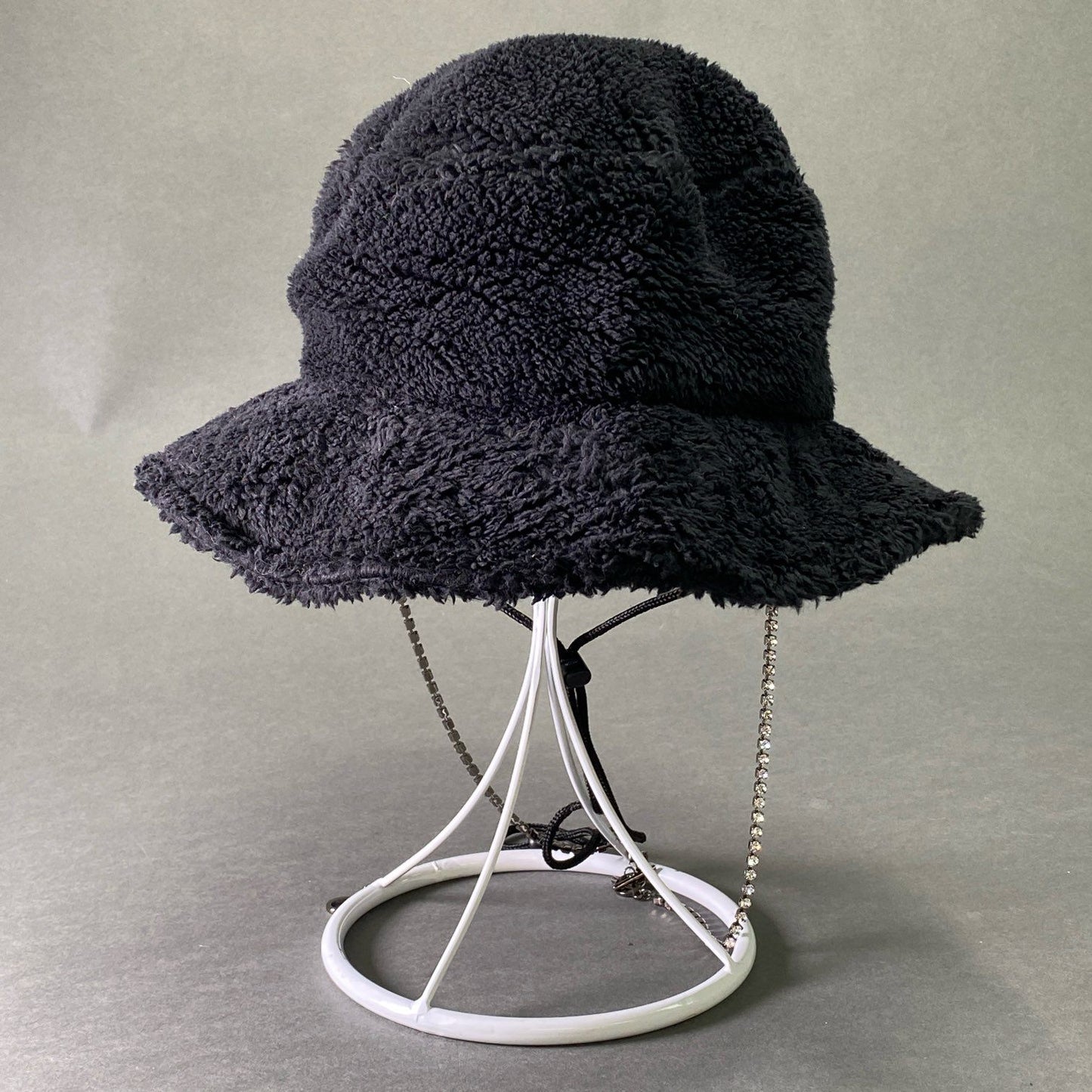e8 《美品》 N゜21 ヌメロヴェントゥーノ × NEW ERA ニューエラ アドベンチャーライト ボアフリース バケットハット ブラック クリスタルチェーン 帽子