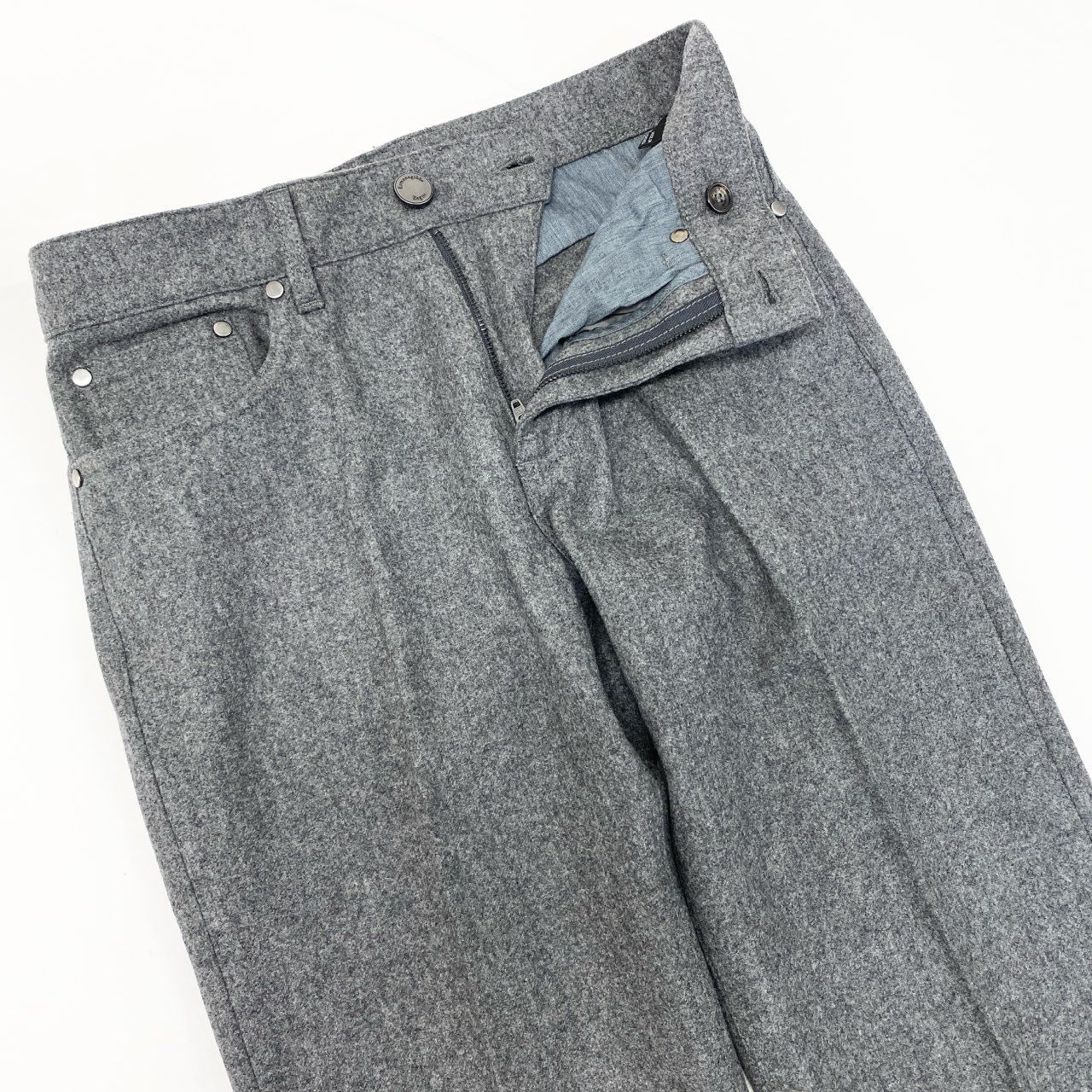 10i16《極美品》 Ermenegildo Zegna エルメネジルドゼニア トラウザーズパンツ ウールスラックス ボトムス レザーパッチ 31 グレー ウール メンズu02t