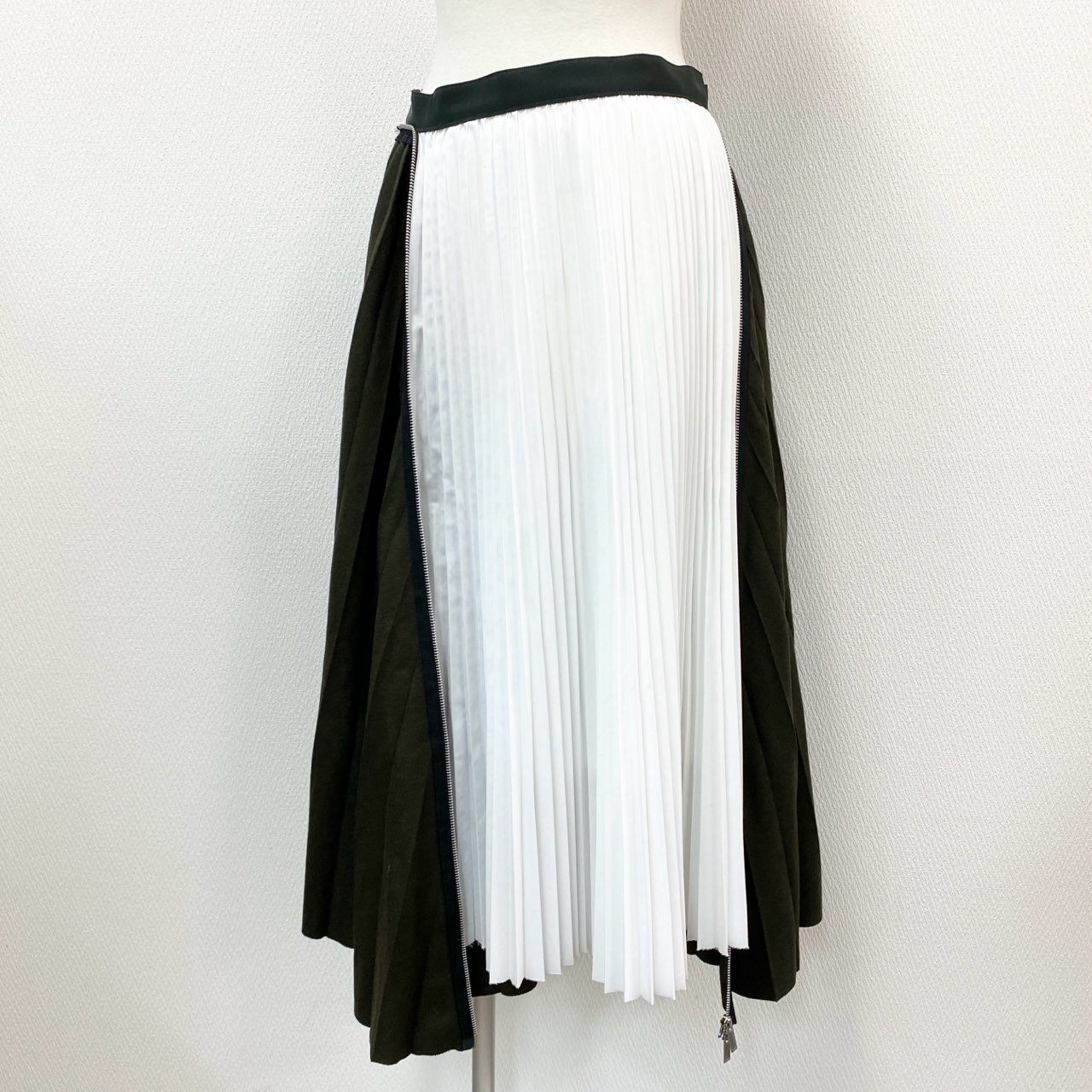 76a14 Sacai サカイ Zip Detail Pleated Skirt ジップデザイン プリーツスカート 19-04540 2 カーキ 日本製