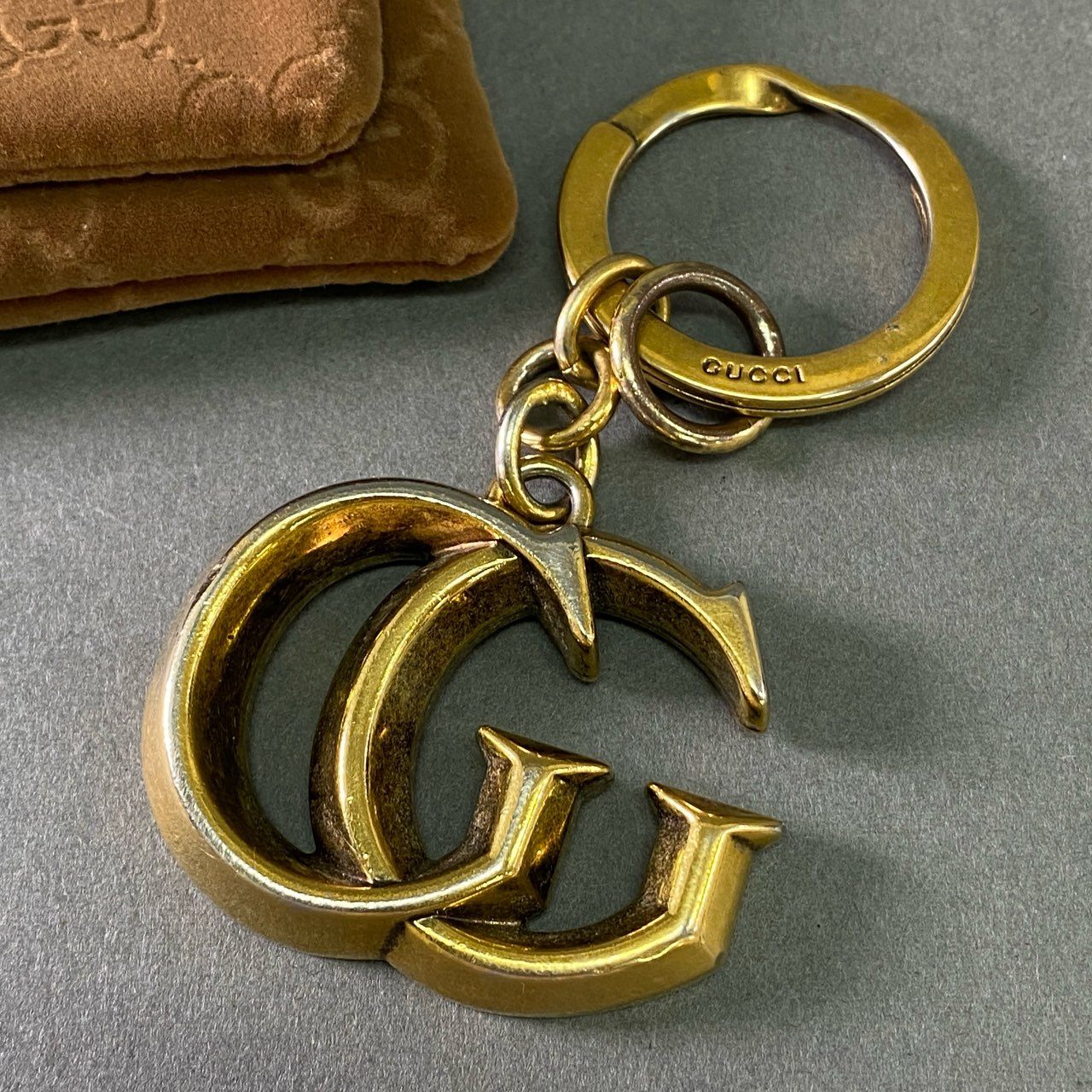 a17 GUCCI グッチ ダブルG キーホルダー ゴールド キーリング チャーム イタリア製 ソフトケース付