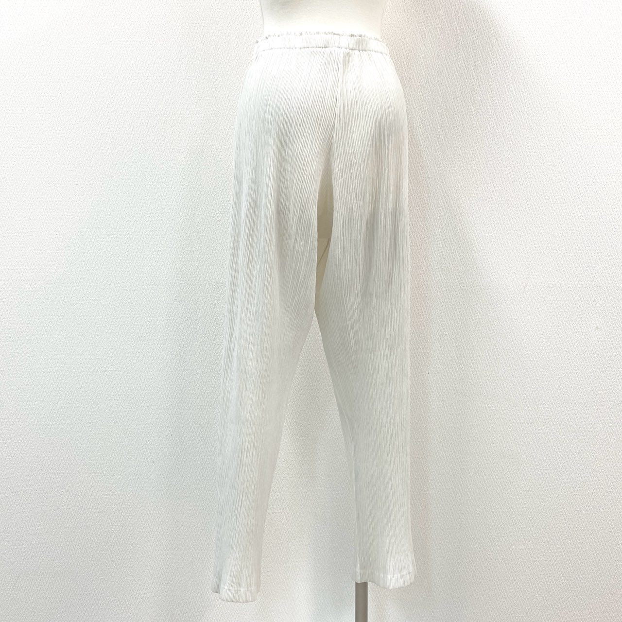 59e7 ISSEY MIYAKE WHITE LABEL イッセイミヤケ ホワイトレーベル プリーツパンツ ボトム サイズ3 ホワイト IM42FF441 レディース 女性用 プリーツプリーズ
