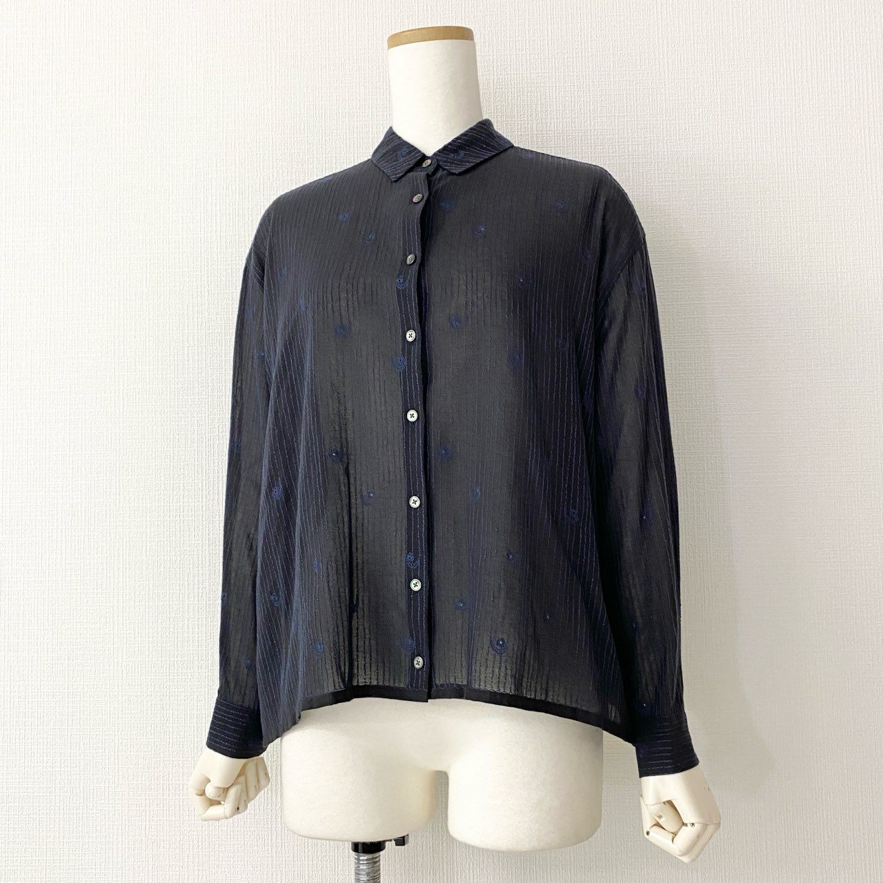 15c21 《極美品》 タグ付 mina perhonen ミナペルホネン 日本製 aas1182 swing flower スウィングフラワー 長袖シャツ ブラウス 36 ネイビー コットン MADE IN JAPAN