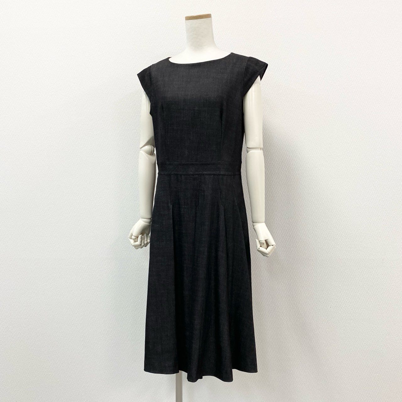 64d30 《極美品》 NEMIKA ネミカ レリアン 半袖ワンピース カットソーワンピース ロング丈 サイズ11号 ブラック系 レディース 日本製