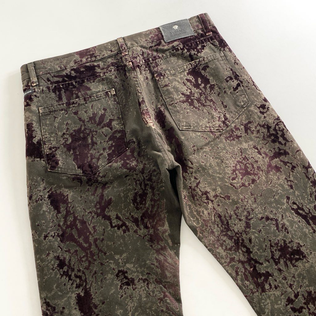 39f9 VERSACE JEANS COUTURE ヴェルサーチ ジーンズクチュール イタリア製 総柄 デニムパンツ ジーンズ ボトムス 34 ブラウン パープル コットン