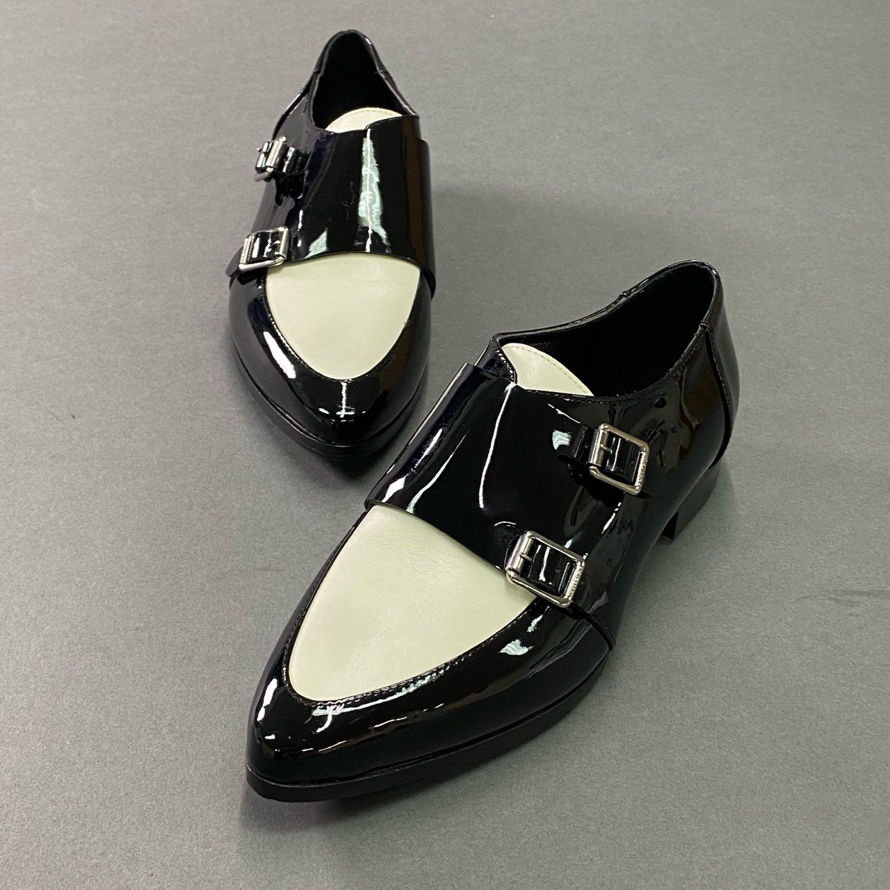 3c18 イタリア製 JIMMY CHOO ジミーチュウ ダブルモンクストラップ シューズ パテントレザー バイカラー 35 ブラック ホワイト