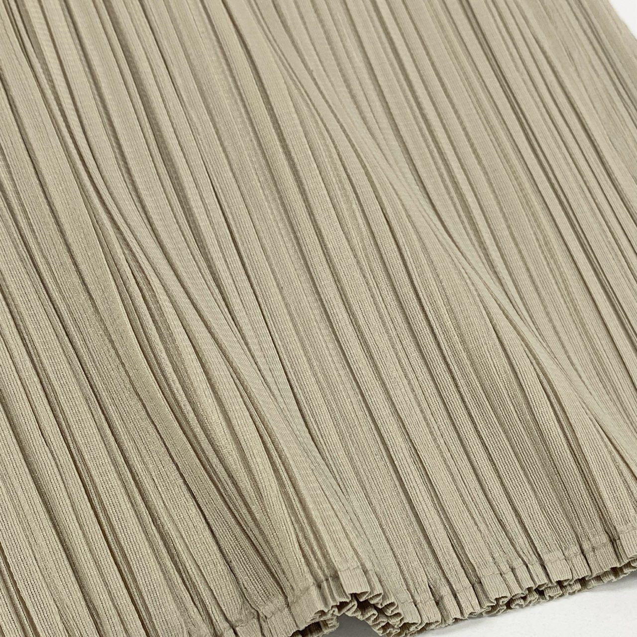 75i8 PLEATS PLEASE ISSEY MIYAKE プリーツプリーズ イッセイミヤケ 日本製 ハイネック プリーツカットソー 長袖 トップス プルオーバー PP33-JK182 3 ライトベージュ レディースo07t