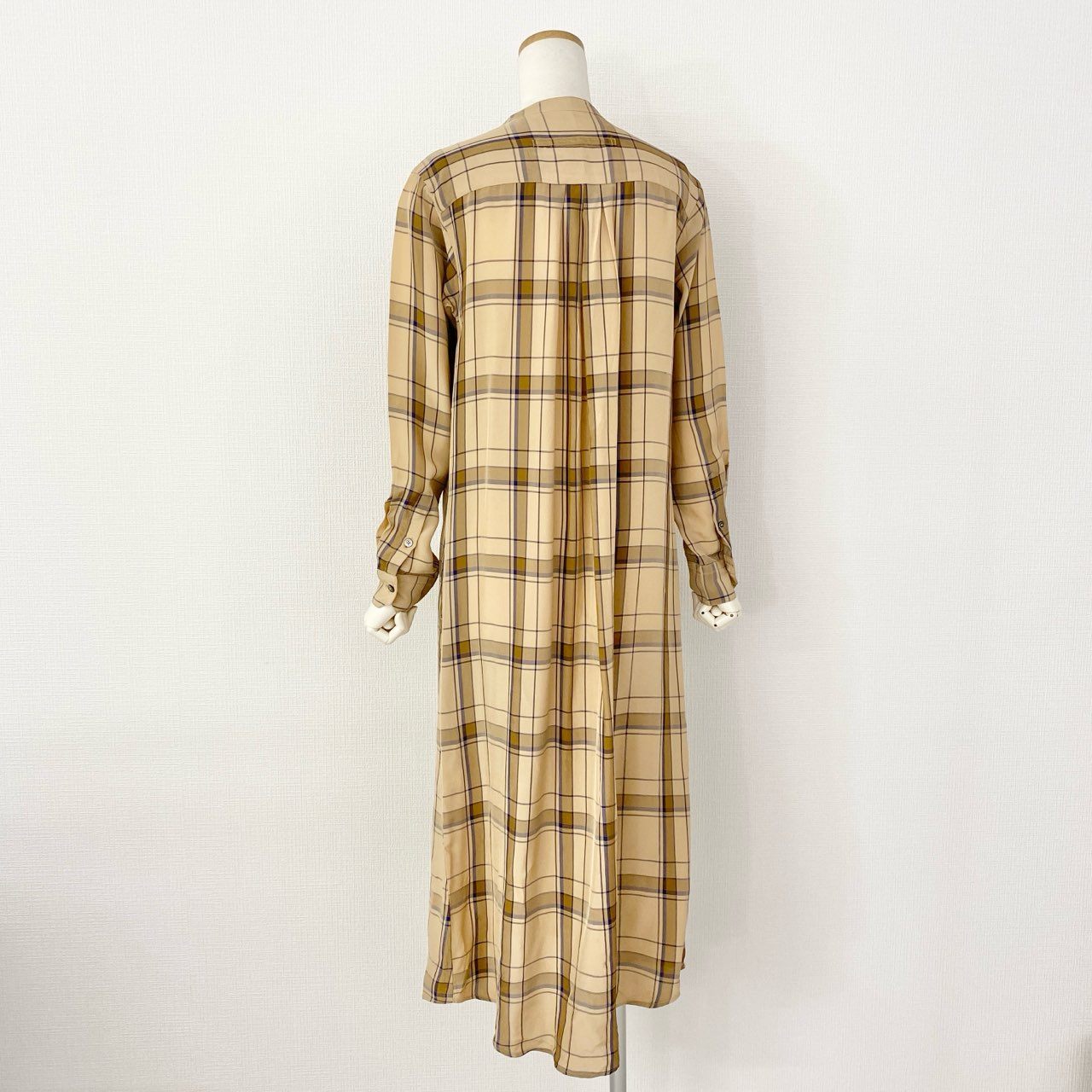 51f16 TICCA ティッカ ノーカラー レーヨンシャツワンピース ロングシャツ 落ち感トロみ素材 サイズF ベージュ系 レーヨン100% レディース