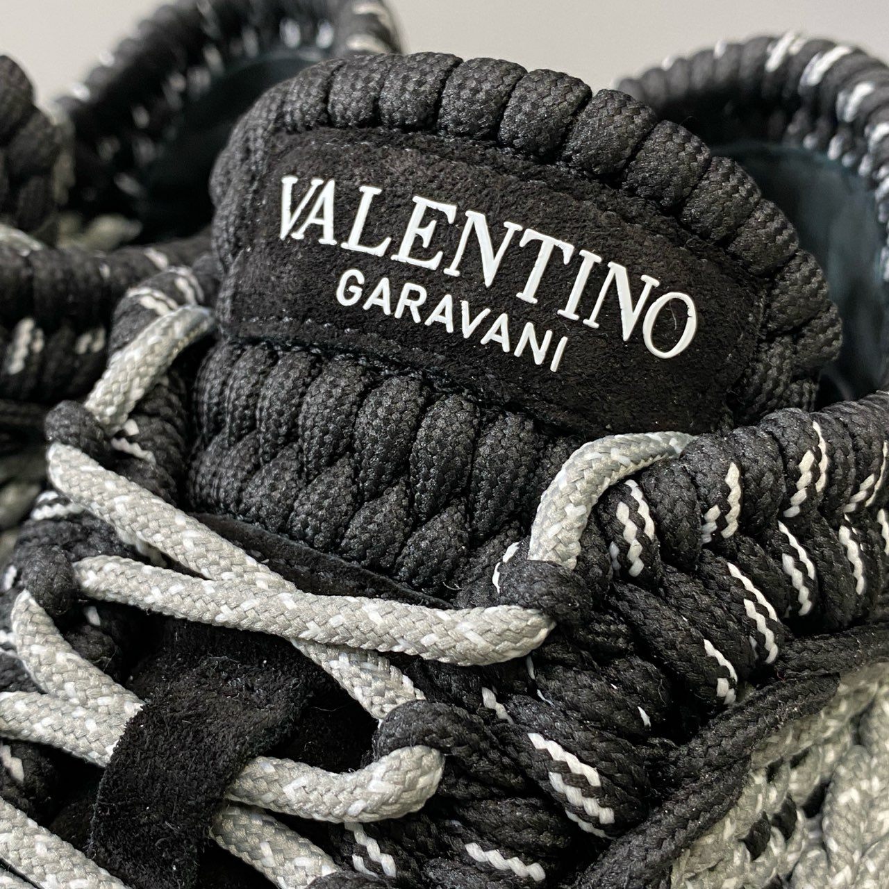 4j3 《極美品》定価¥126.500 VALENTINO ヴァレンティノ クロシェ スニーカー 40 ブラック グレー マクラメ編み ハンドメイド シューズ 箱付きt18r