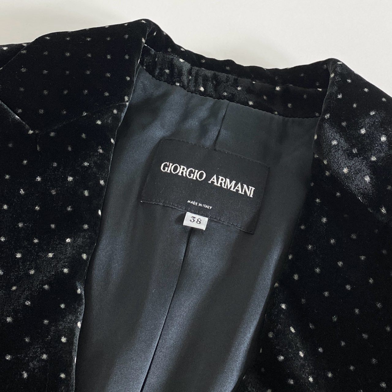 88j2 GIORGIO ARMANI ジョルジオアルマーニ ドットベロア テーラードジャケット 38 ブラック 画像参照 シルク混 イタリア製 ブレザー