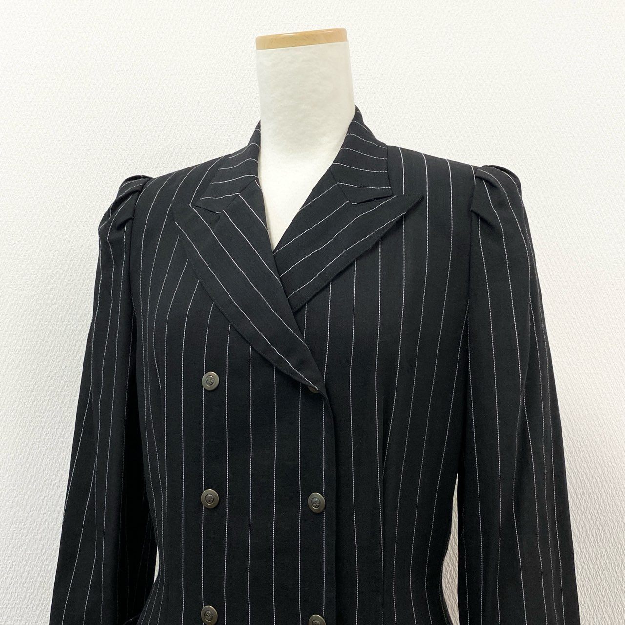 1g2 Jean Paul Gaultier ジャンポールゴルチエ デザインセットアップ スカートスーツ ダブルジャケット フレアスカート ロゴ刻印ボタン サイズ40 ブラック ピンストライプ ウール レディース 女性用