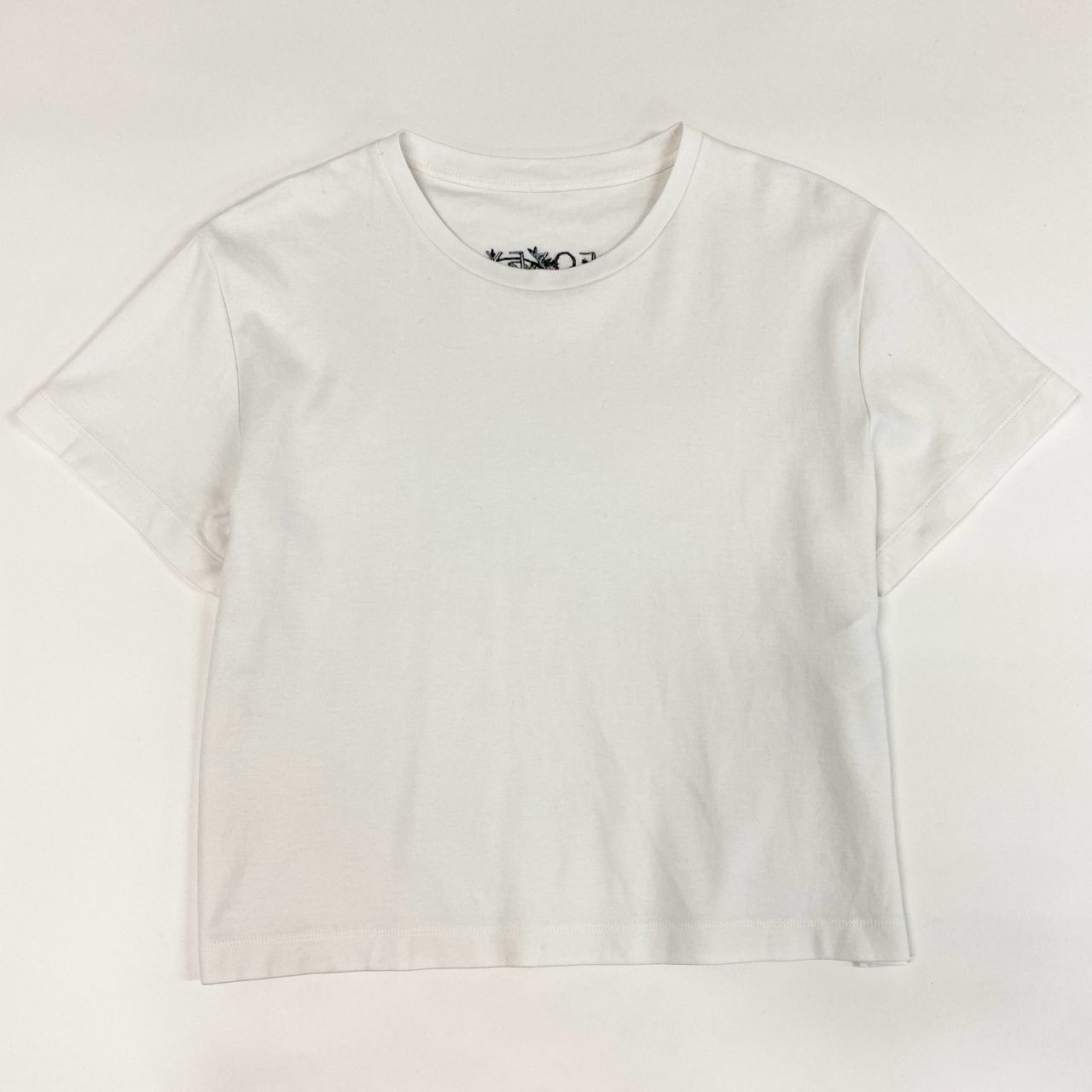 74c14 FOXEY NEW YORK フォクシーニューヨーク 23SS 半袖Tシャツ コンパクトTシャツ 刺繍ロゴ コットンシャツ 白シャツ 薄手 43556 38 ホワイト コットン100%