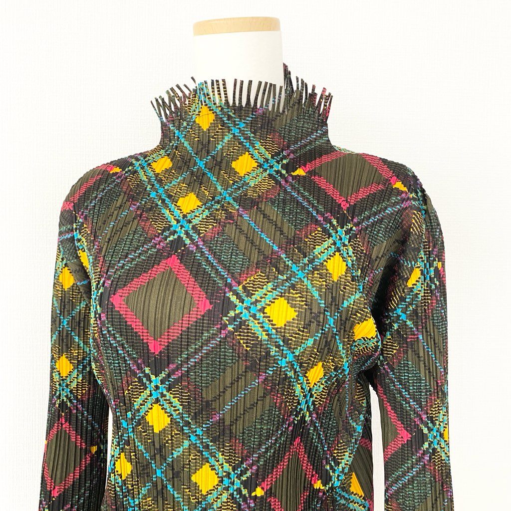 33d7 《美品》 PLEATS PLEASE ISSEY MIYAKE プリーツプリーズ イッセイミヤケ 日本製 PP73-JK662 総柄 ハイネック 長袖プリーツカットソー フリンジ ロングスリーブ トップス 3 マルチカラー秋