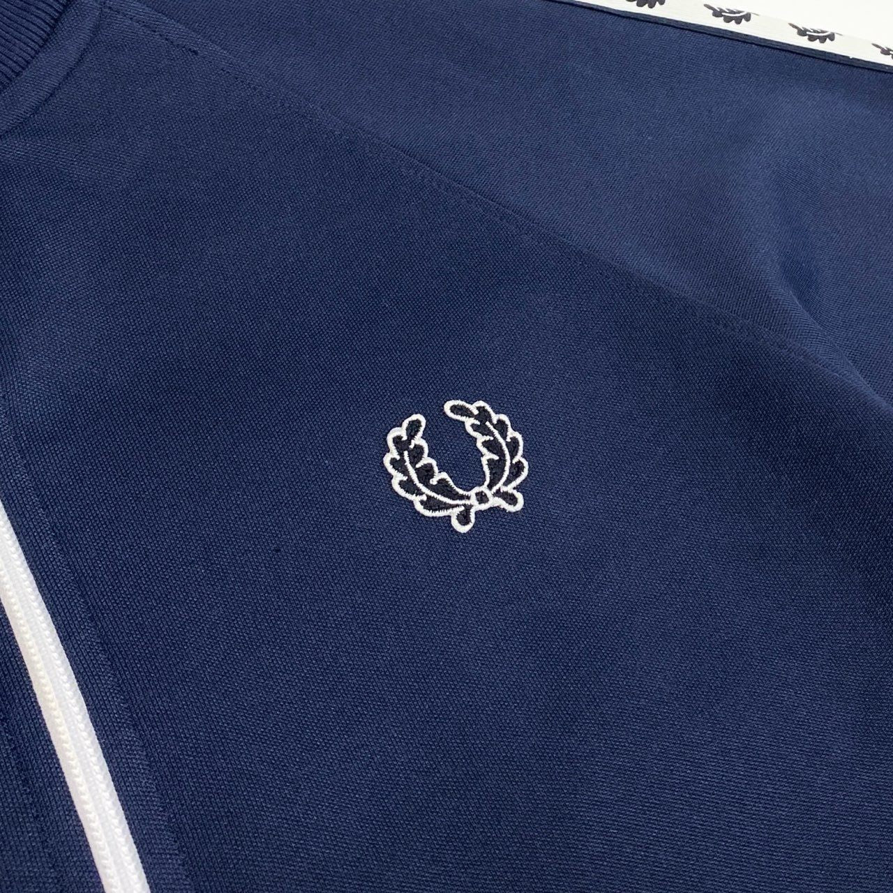 68g24 【ポルトガル製】FRED PERRY フレッドペリー サイドライン トラックジャケット ジャージ サイズS ネイビー メンズ ジャケット_