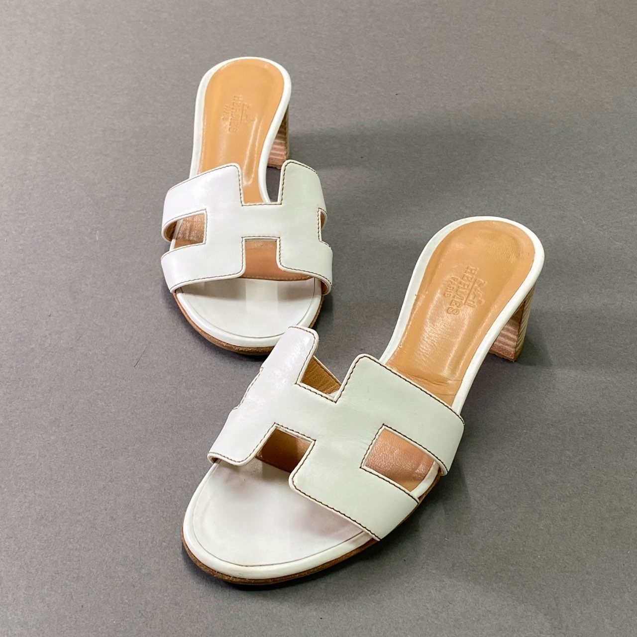 3d14 《美品》定価¥135.300 HERMES エルメス オアジス サンダル 35 / 22.5cm ホワイト カーフレザー イタリア製 シューズ 夏 保存袋付き