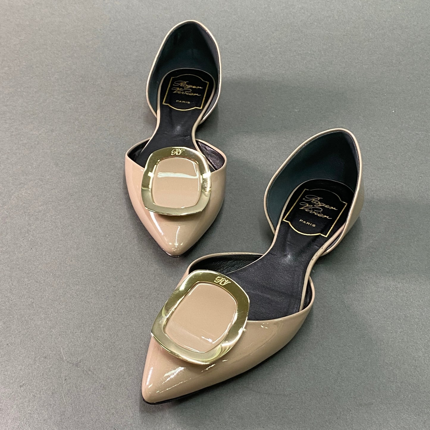g29《極美品》 Roger Vivier ロジェヴィヴィエ Chips d’Orsay バレリーナフラットシューズ 34 1/2 ベージュ エナメル パンプス 箱有t18r