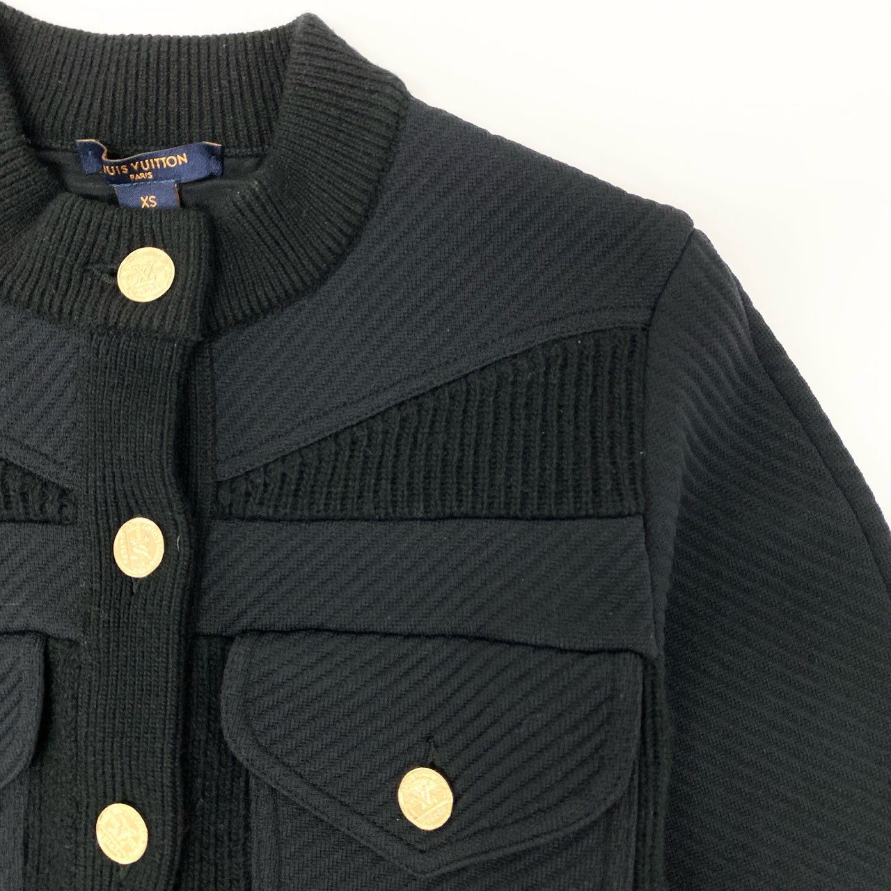 54h27《美品》LOUIS VUITTON ルイヴィトン クロップド コンパクトジャケット ニットジャケット 金ボタン XSサイズ ブラック レディース 女性用k02i