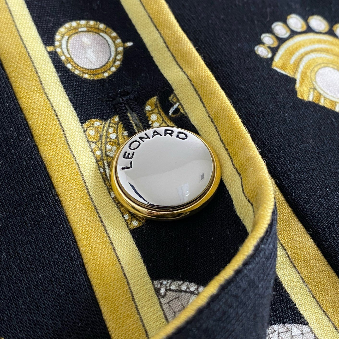 56d15 LEONARD FASHION レオナール ノーカラージャケット 総柄コート ショート丈 ブラック ウール100% レディース 日本製 L相当 婦人服 ジュエリープリント