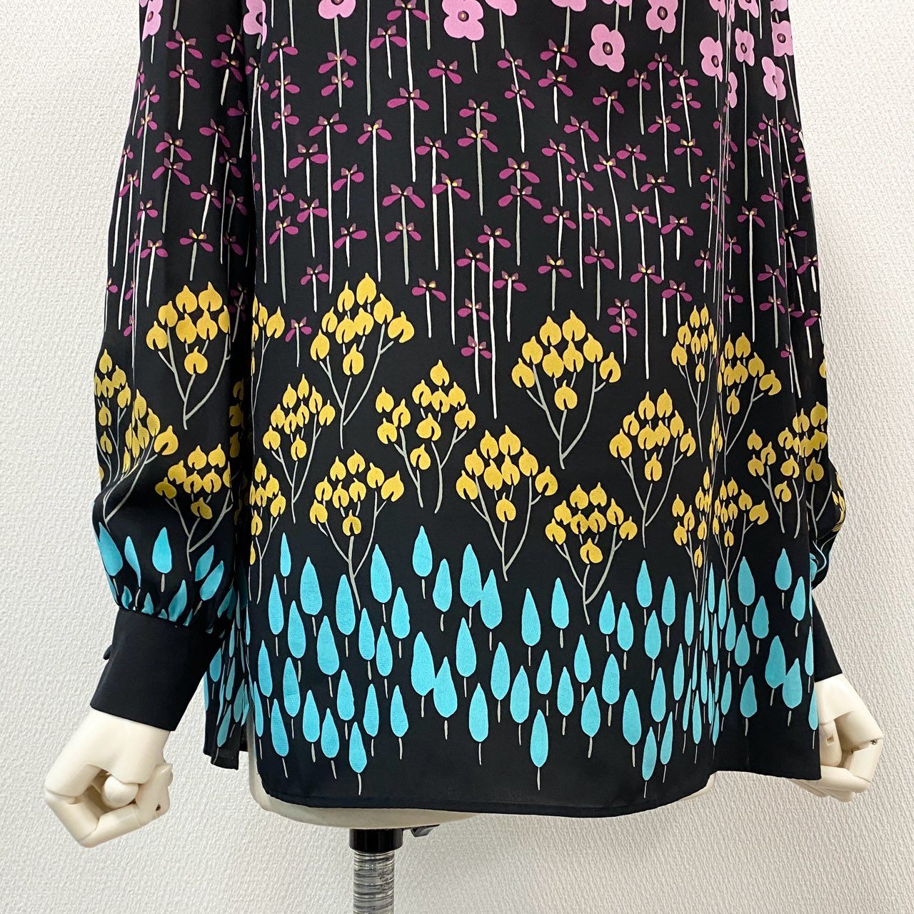 13f7 《美品》 VALENTINO ヴァレンティノ 長袖シャツ ブラウス トップス 花柄 テロテロ生地 サイズ40 マルチカラー シルク100% レディース