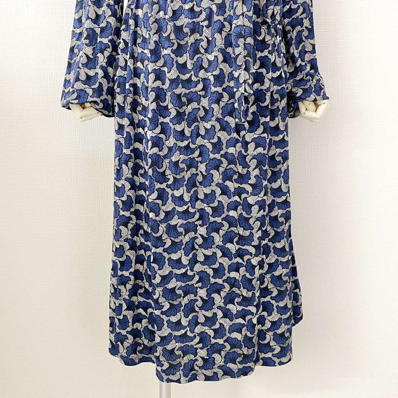 25d14 《美品》 WEEKKEND MAX MARA ウェーケンド マックスマーラ トロみ素材 長袖ワンピース 春夏 M  レーヨン100 レディース