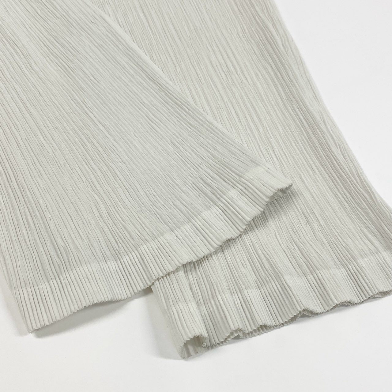 59e7 ISSEY MIYAKE WHITE LABEL イッセイミヤケ ホワイトレーベル プリーツパンツ ボトム サイズ3 ホワイト IM42FF441 レディース 女性用 プリーツプリーズ