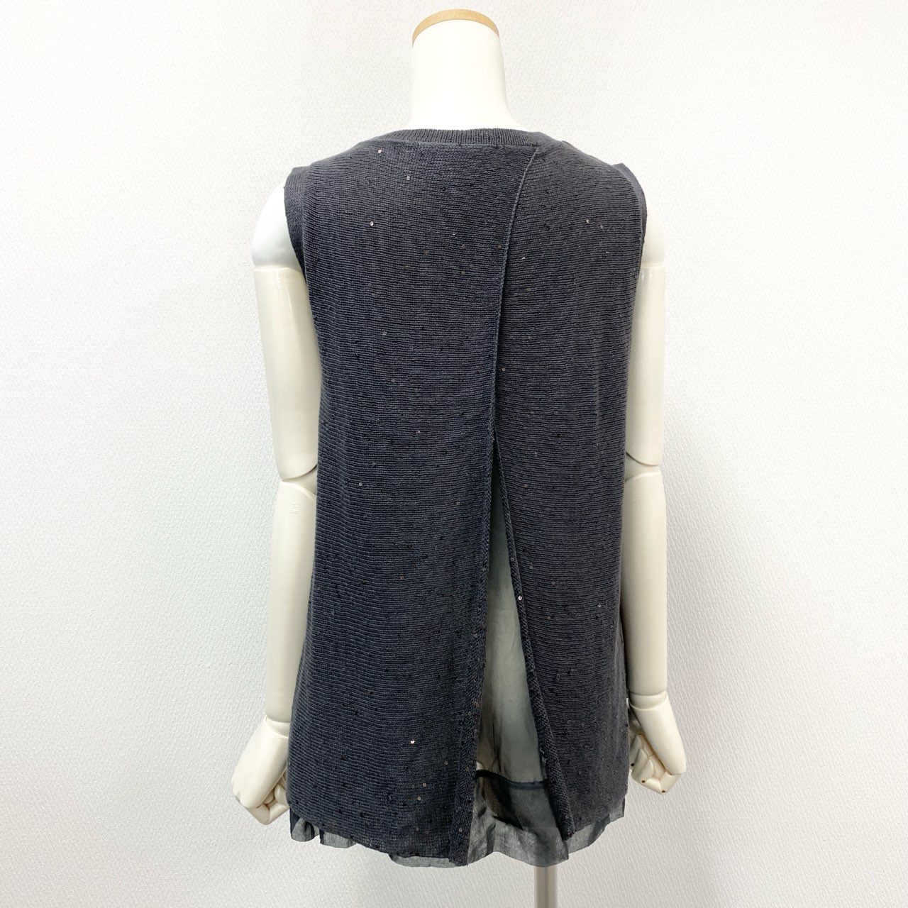55h28 《美品》BRUNELLO CUCINELLI ブルネロクチネリ ニットベスト バックスリット リネンニット スパンコール シフォン Sサイズ グレー レディース 女性用k02i