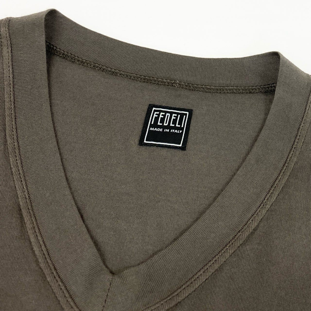 2f6 【未使用品】FEDELI フェデーリ マイクロゲージ 浅めVネック 半袖ニットシャツ ニットTシャツ サイズ44 ブラウン コットン100 メンズ 男性用