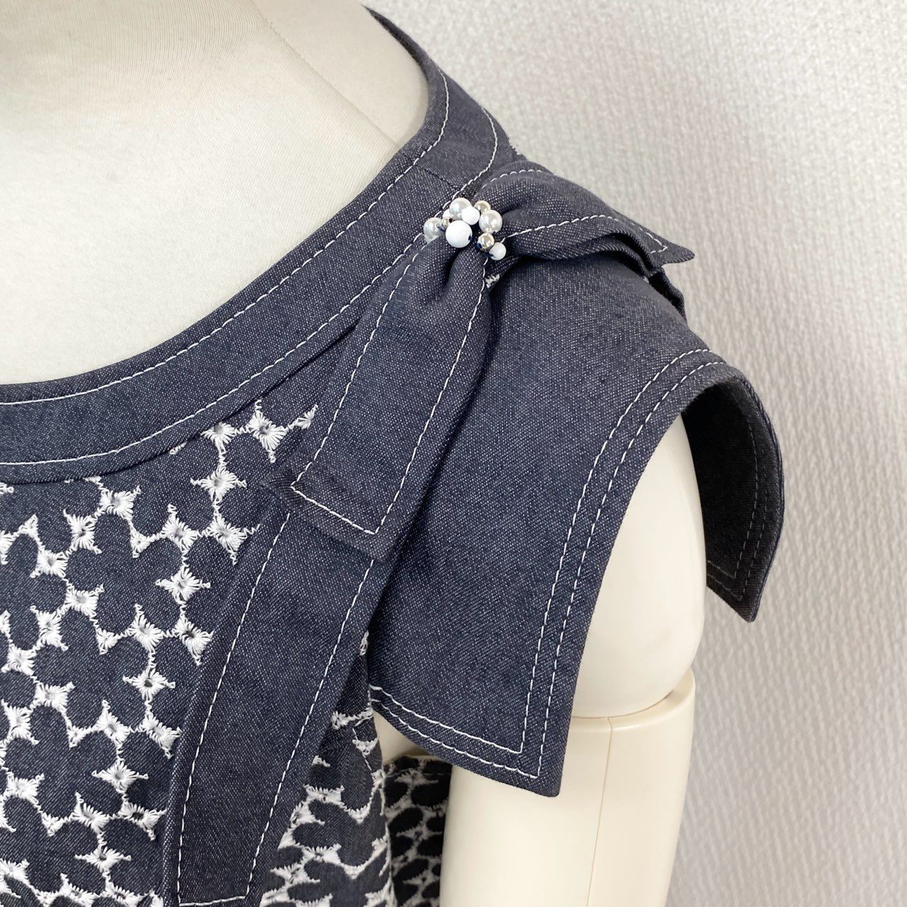 19g28《タグ付き》 Rene ルネ 半袖ワンピース 花柄ワンピース 膝丈 フラワー刺繍 イタリア製生地 サイズ38 ブルー ホワイト レディース 女性用