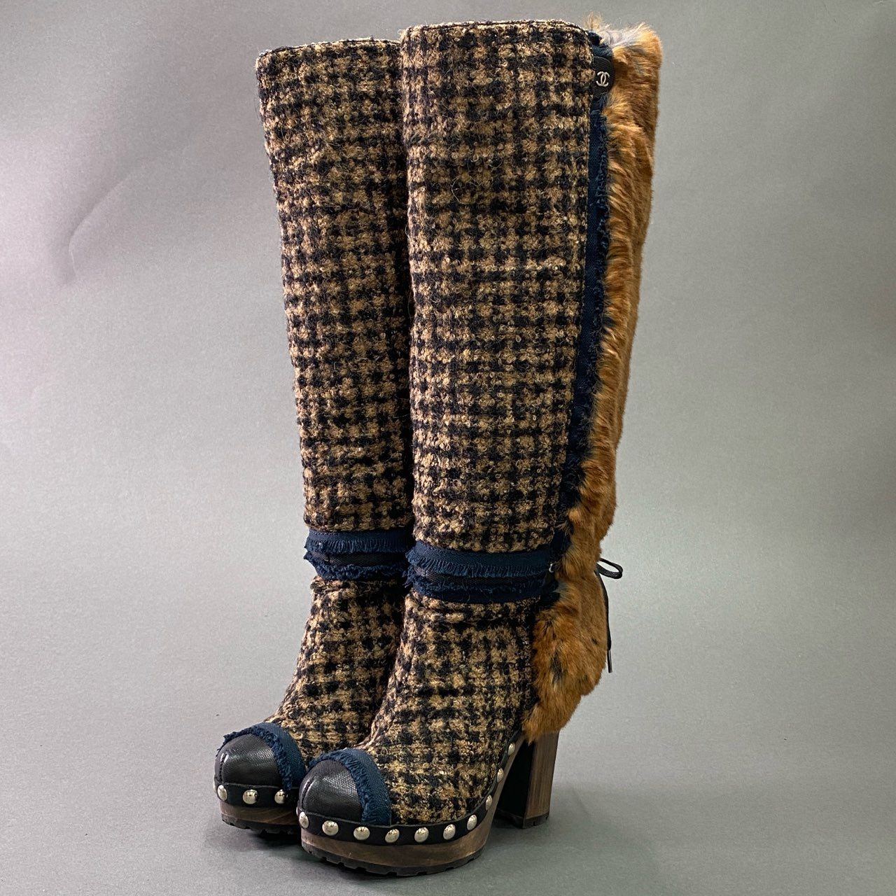 1c3 CHANEL シャネル ツイード × リアルファー ロングブーツ ヒールブーツ チャンキーヒール ココマーク スタッズ イタリア製 レディース 36 1/2