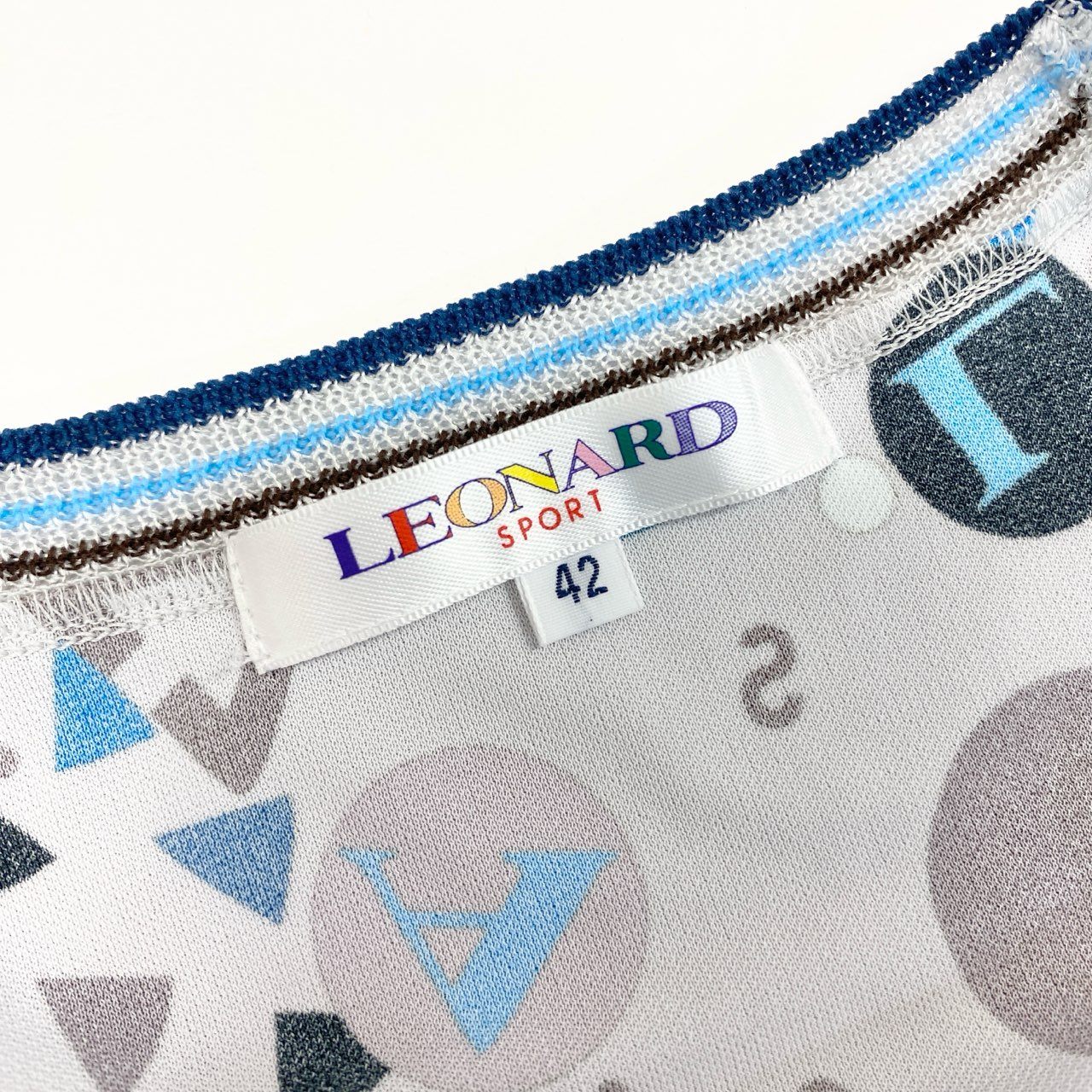 67g21-8 《極美品》 LEONARD レオナール カンカン素材切替 薄手カーディガン ニットカーディガン 美しい花柄プリント サイズ42 ライトグレー ブルー レディース 日本製