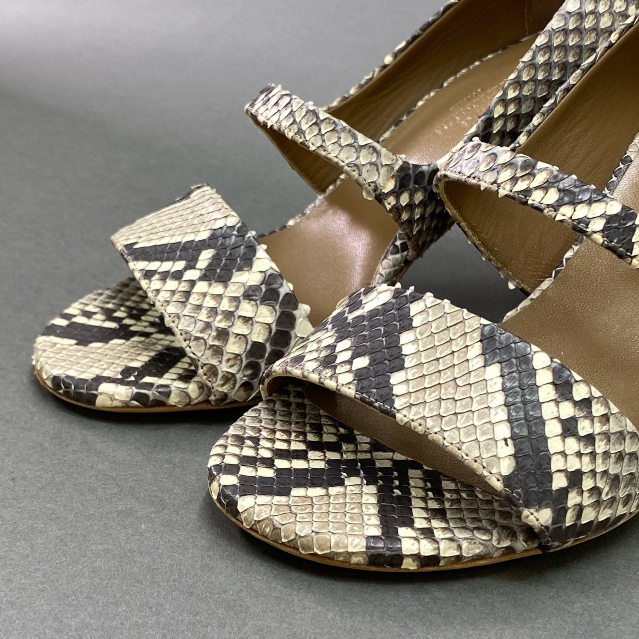 1k9 《美品》 HERMES エルメス パイソンレザー ヒールパンプス 36 グレージュ leather シューズ イタリア製 箱付 チャンキーヒール