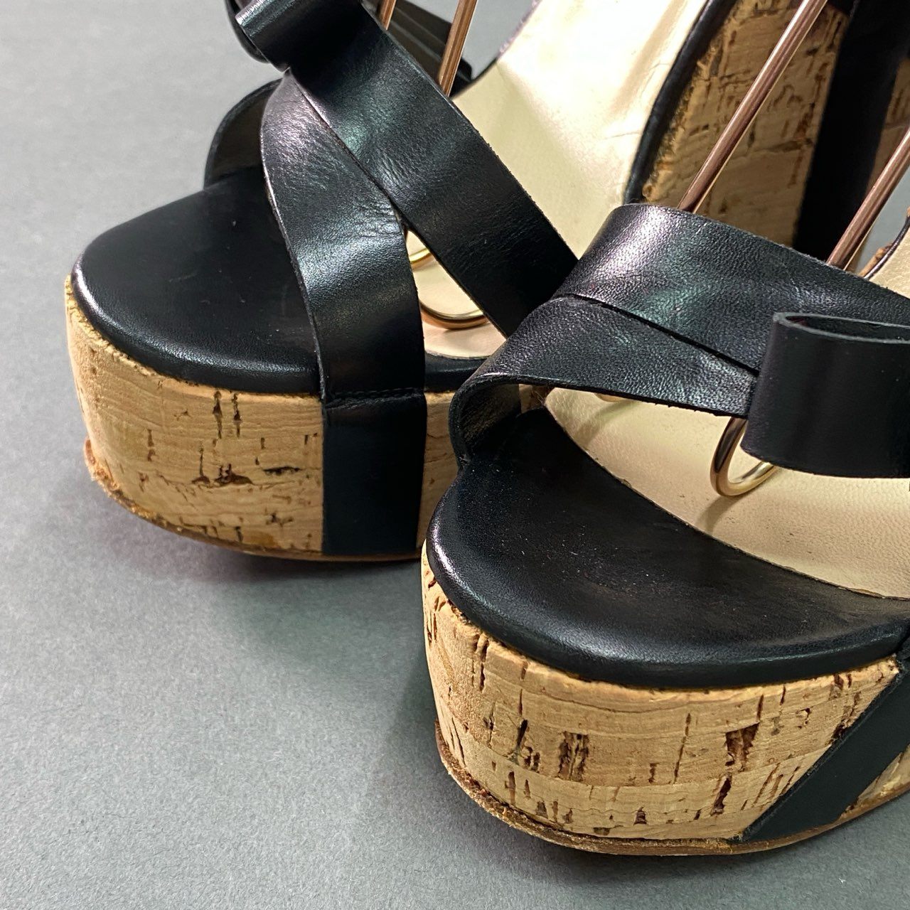9f4 《美品》 Christian Louboutin クリスチャンルブタン ウェッジコルクソール レザーリボンサンダル 36 1/2 ブラック leather シューズ 保存袋 箱付き