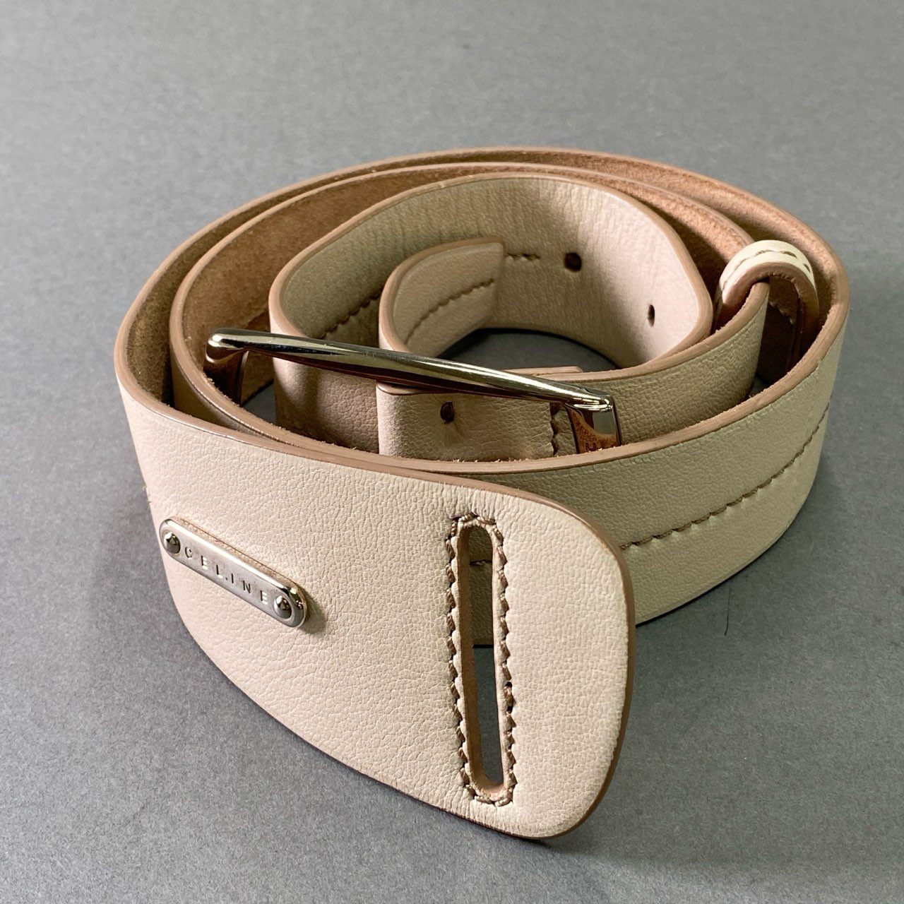 d16 CELINE セリーヌ ピンバックル レザーベルト L ベージュ Leather 5段調節 メタルプレート イタリア製