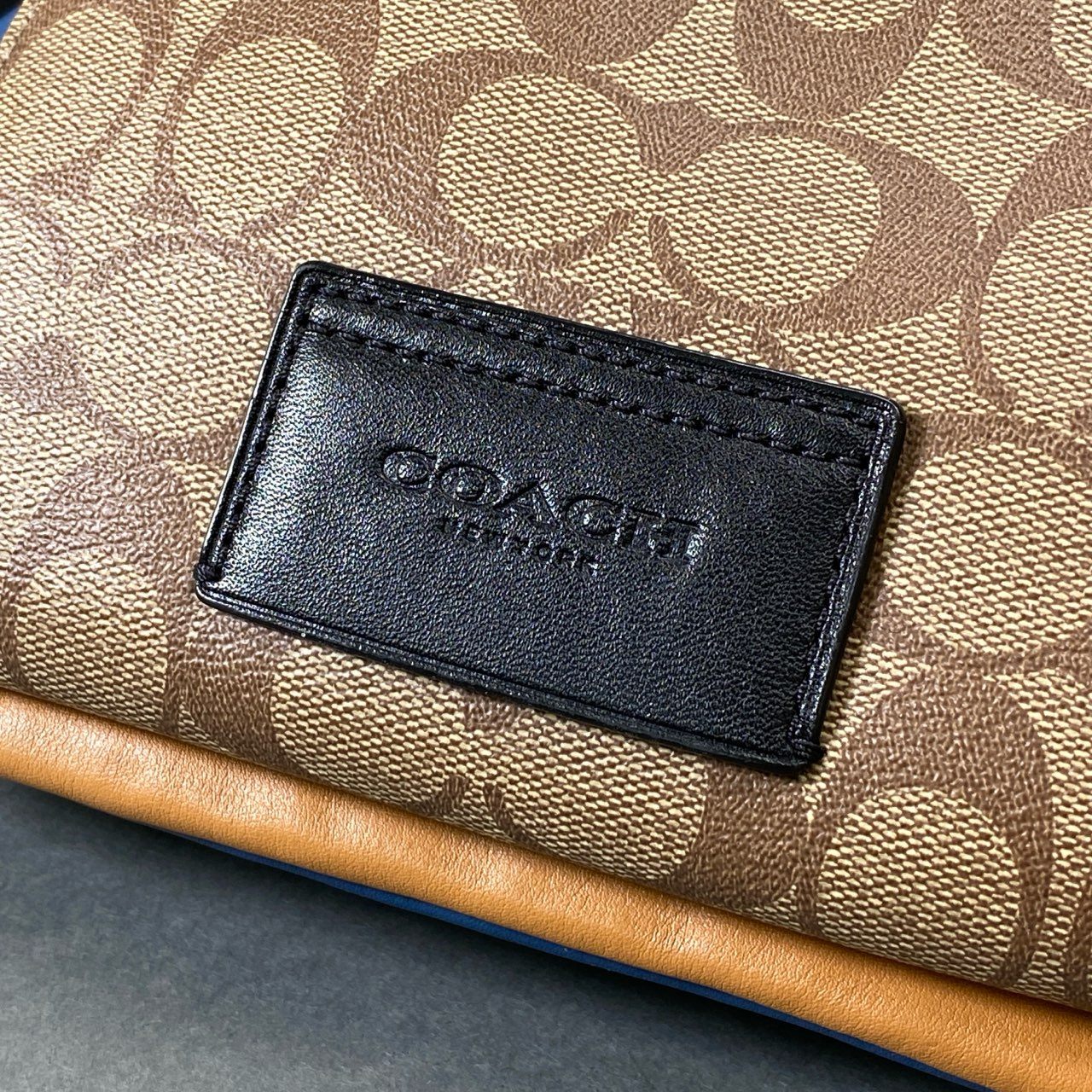 Cg31 COACH コーチ シグネチャー カラーブロック ボディバッグ ショルダーバッグ 鞄 C2724 ブルー レザー PVC メンズt18r