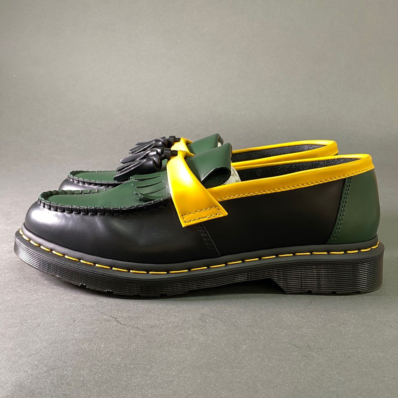 6l20 《美品》 Dr.Martens ドクターマーチン ADRIAN エイドリアン タッセルローファー 27308001 UK9 ブラック グリーン イエロー レザー シューズ 靴 箱付き