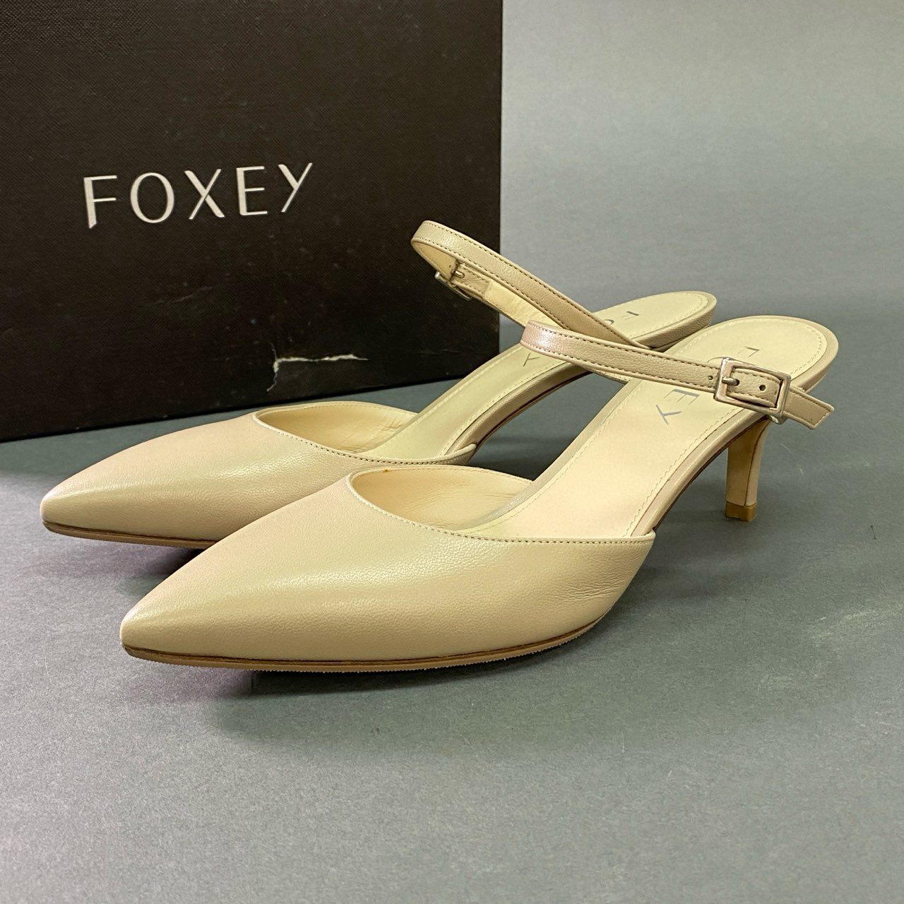1a28 FOXEY フォクシー イタリア製 ミュール ヒールパンプス シューズ ストラップ 37 1/2 ベージュ レザー 本革